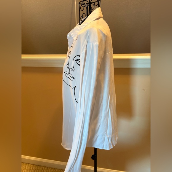 Face Silhouette White Top - Picture 2 of 3